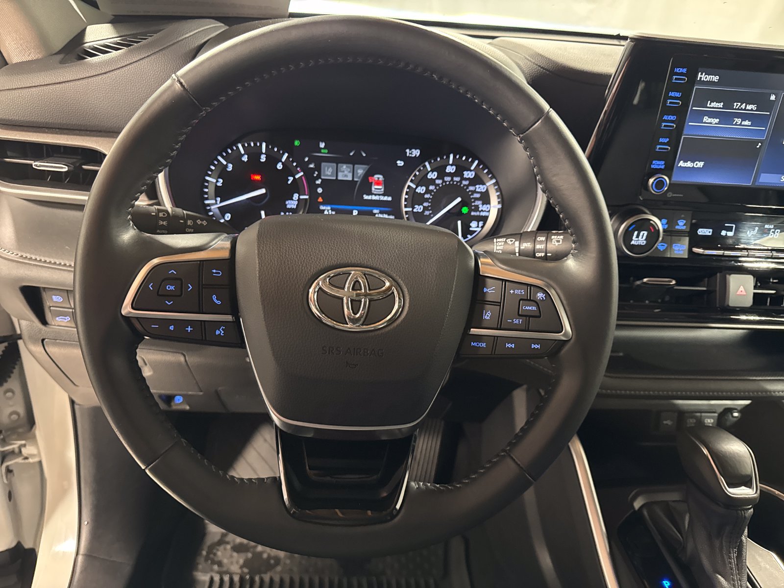 Used 2021 Toyota Highlander XLE AWD/4WD image 15