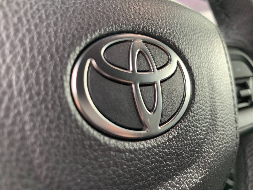 Used 2025 Toyota Tacoma TRD Pro AWD/4WD image 34