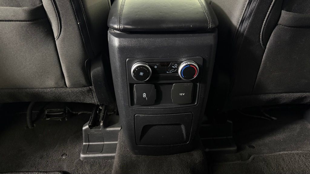 Used 2023 Ford Explorer XLT AWD/4WD image 28