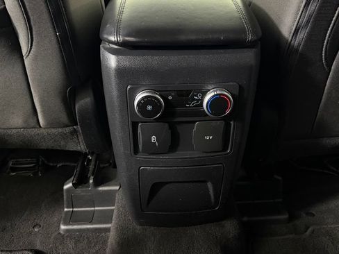 Used 2023 Ford Explorer XLT AWD/4WD image 28