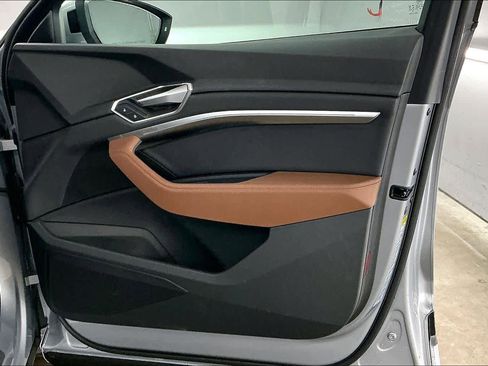Used 2022 Audi e-tron Premium image 26