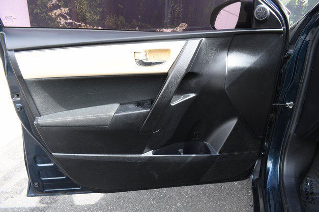 Used 2017 Toyota Corolla LE w/ Carpet Mat Package (TMS) FWD image 13