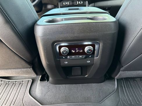 Used 2024 GMC Yukon AT4 w/ Technology Package AWD/4WD image 19