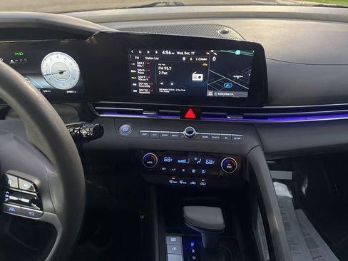 Used 2024 Hyundai Elantra SEL image 21