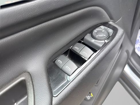 Used 2023 Chevrolet Equinox Premier AWD/4WD image 19