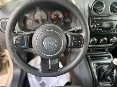 Used 2017 Jeep Patriot Sport image 9