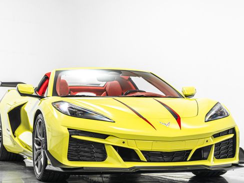 Used 2024 Chevrolet Corvette Z06 w/ Z07 Performance Package RWD image 3