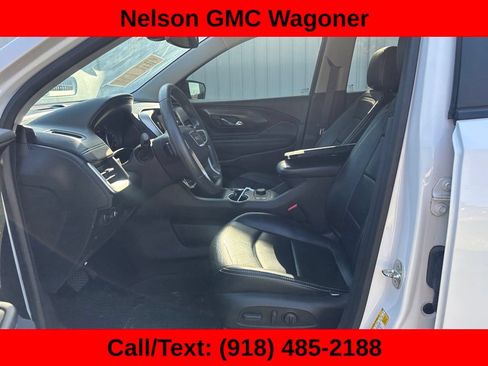 Used 2022 GMC Terrain SLE w/ Driver Convenience Package FWD image 9