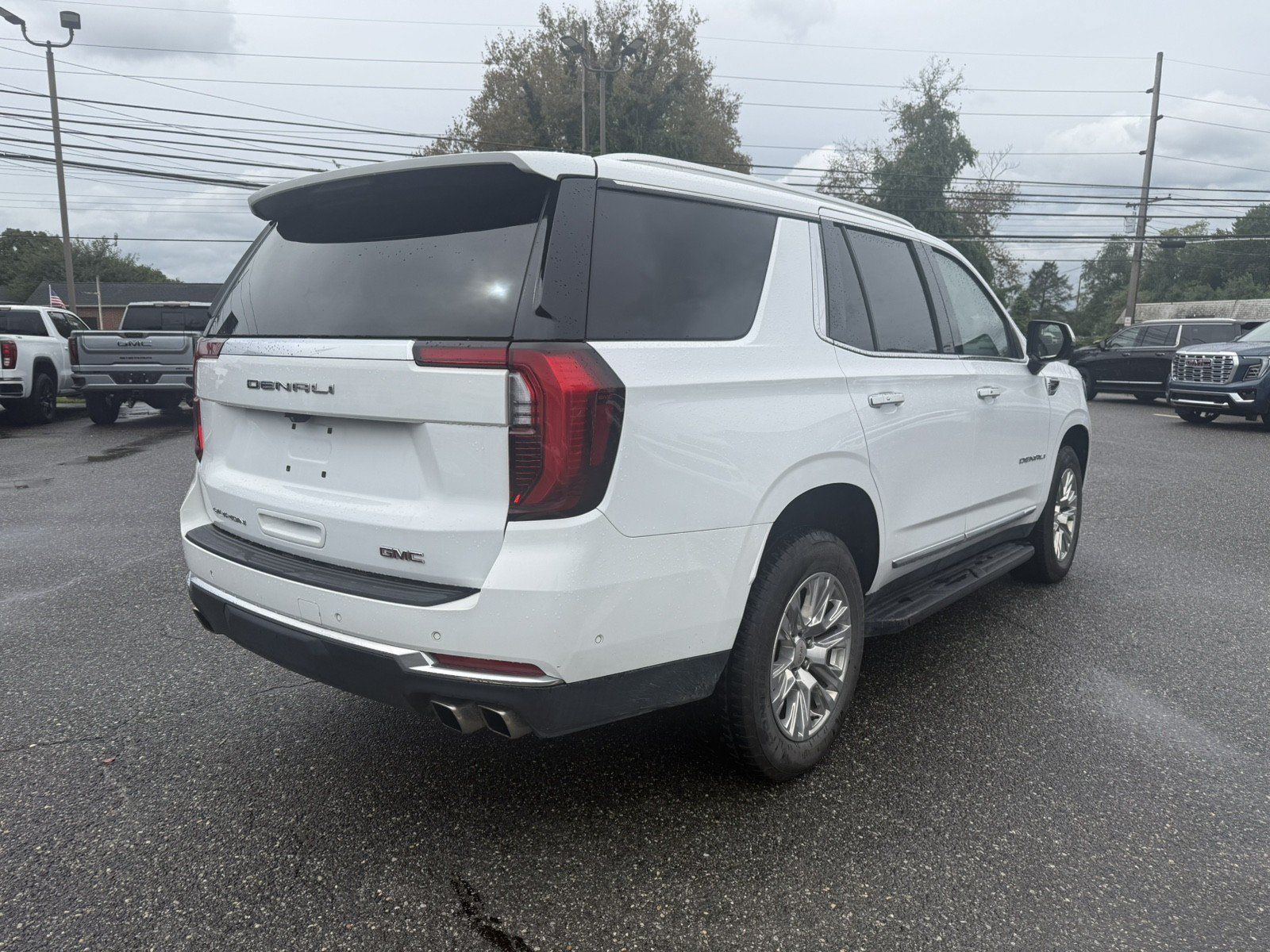 Used 2025 GMC Yukon Denali AWD/4WD image 3