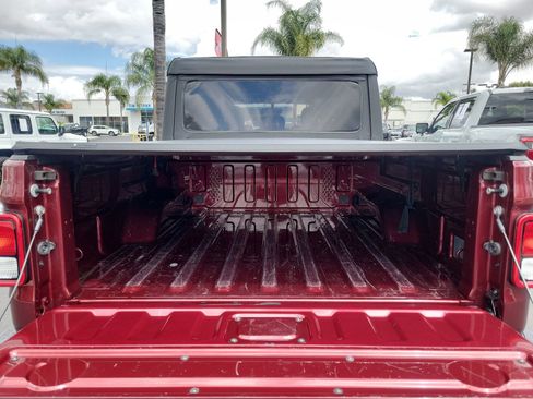 Used 2022 Jeep Gladiator Sport image 28