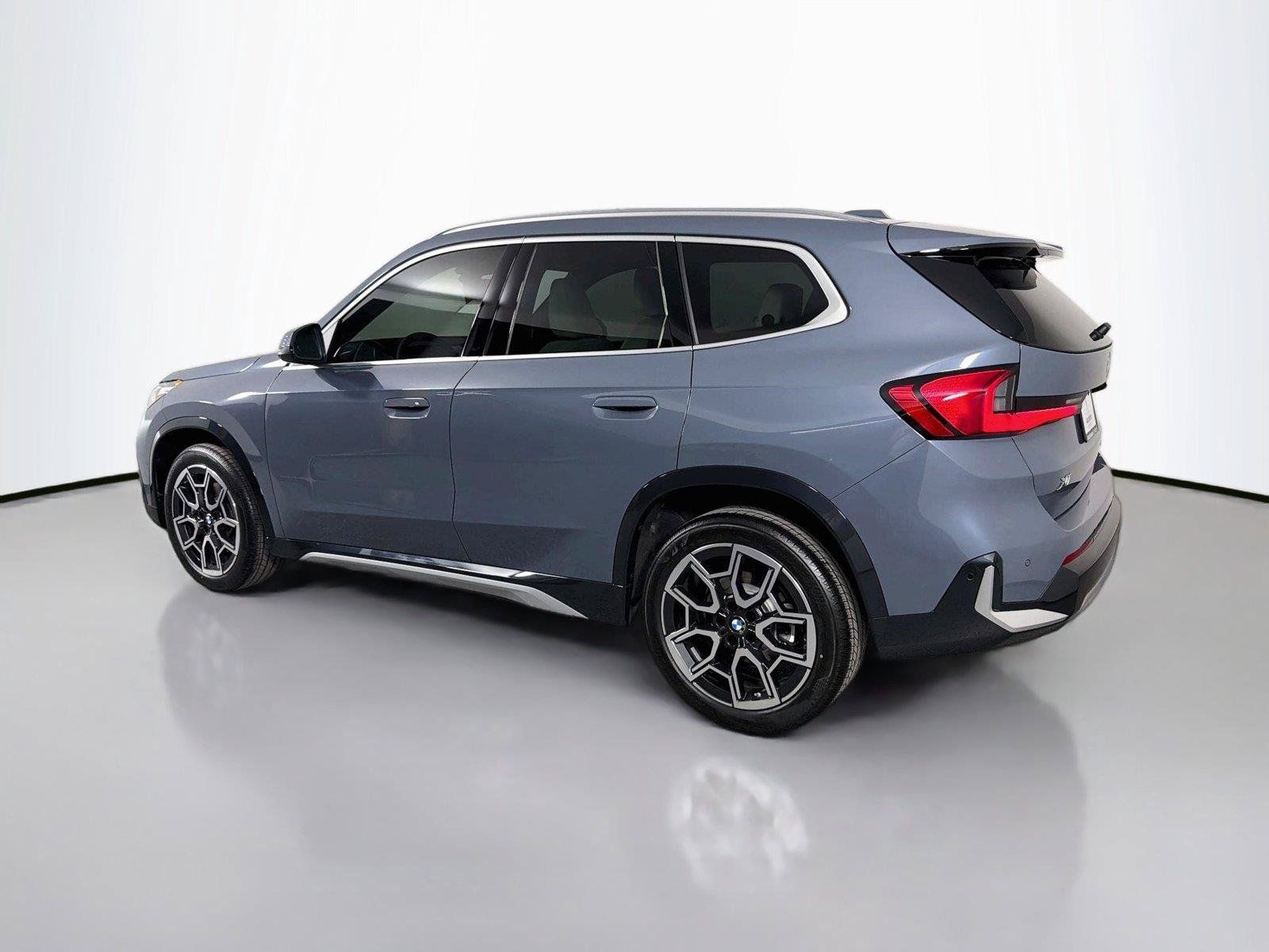 New 2026 BMW X1 xDrive28i w/ Technology Package AWD/4WD image 7