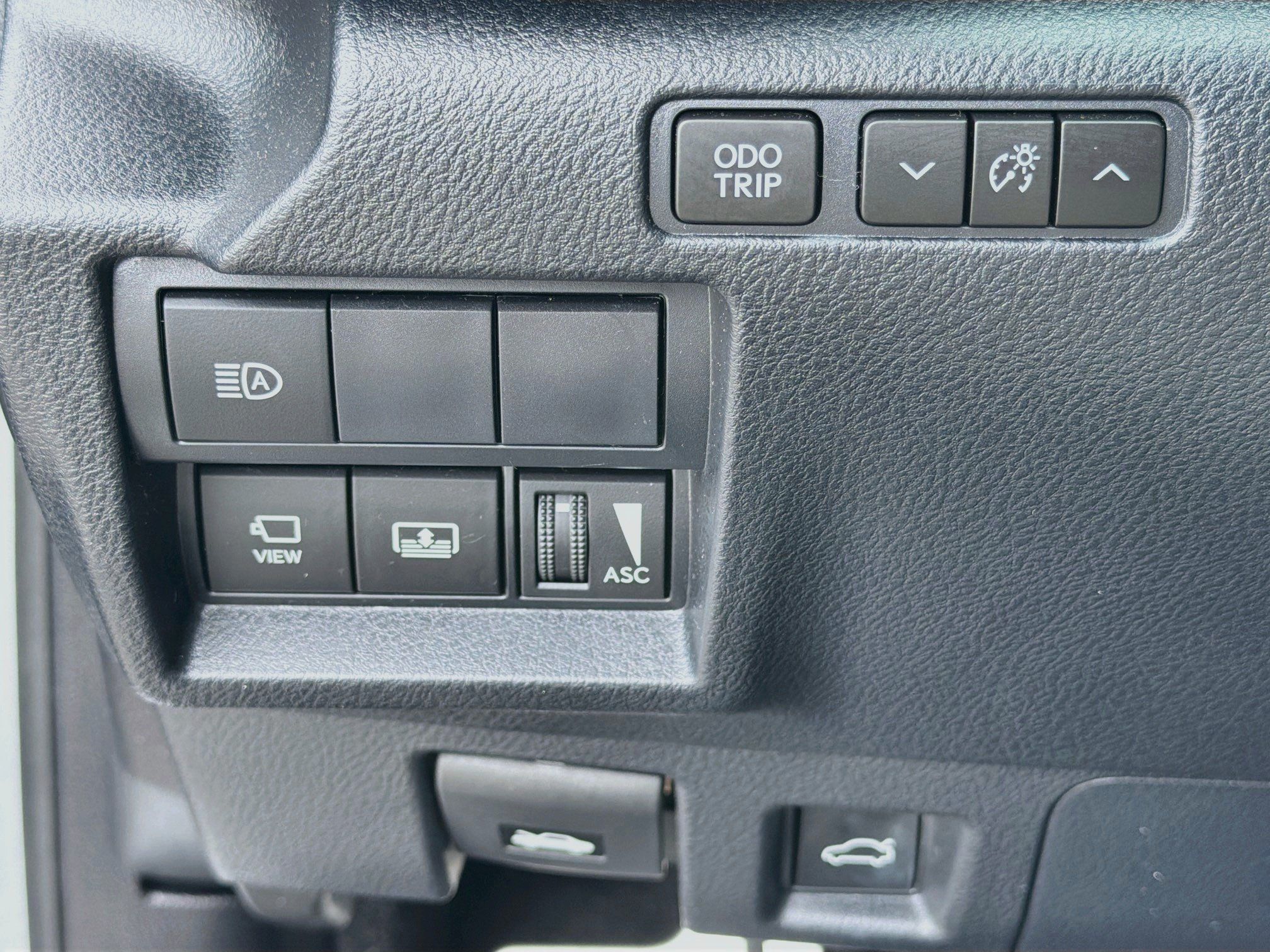 Used 2025 Lexus IS 500 w/ Accessory Package 2 RWD image 32