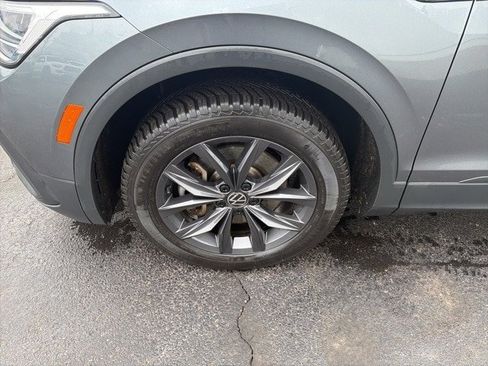 Used 2022 Volkswagen Tiguan SE image 16