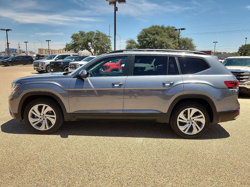 Used 2022 Volkswagen Atlas SE w/ Panoramic Sunroof Package FWD image 2