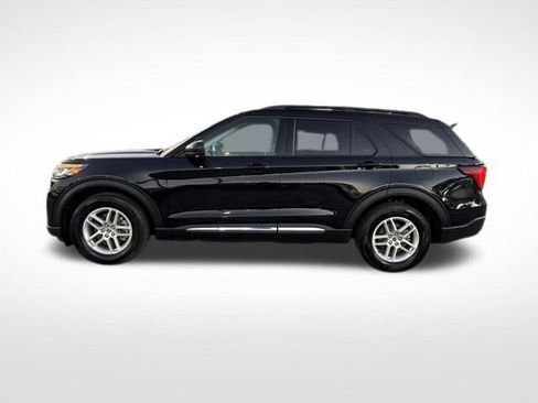 Used 2025 Ford Explorer Active image 2