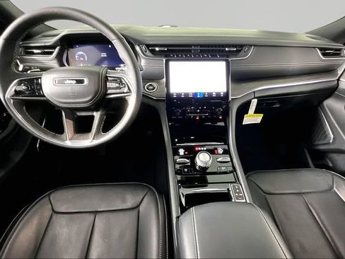 Used 2023 Jeep Grand Cherokee Overland AWD/4WD image 7