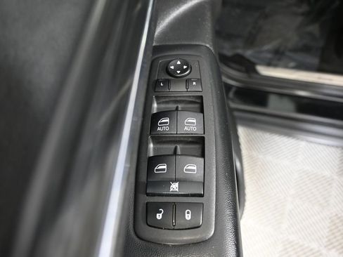 Used 2022 Jeep Grand Cherokee Limited AWD/4WD image 19