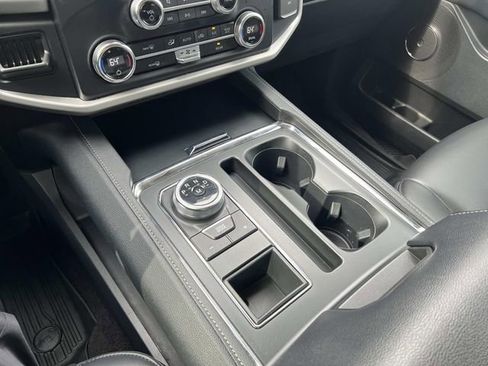 Used 2023 Ford Expedition XLT image 21