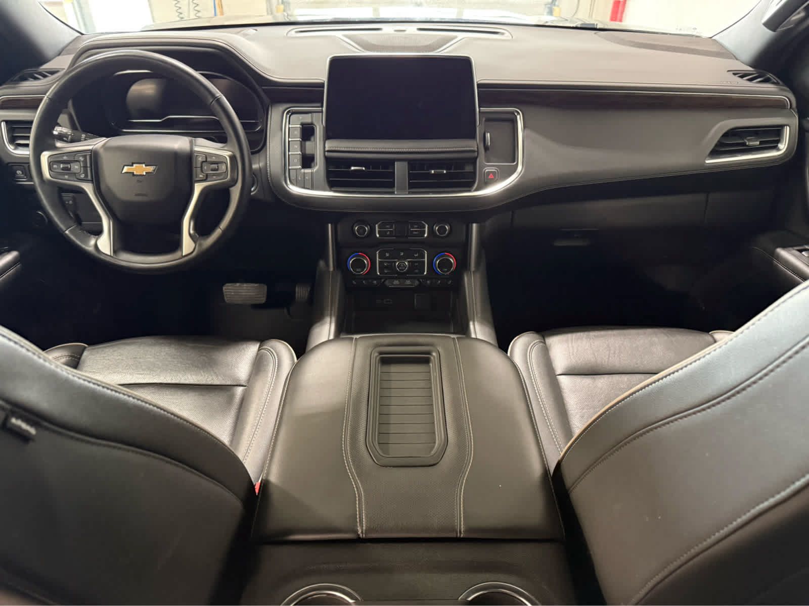 Used 2024 Chevrolet Suburban Premier AWD/4WD image 18