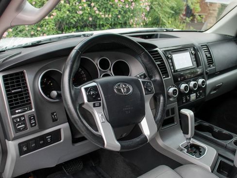 Used 2017 Toyota Sequoia Limited w/ Safety & Convenience Package image 21