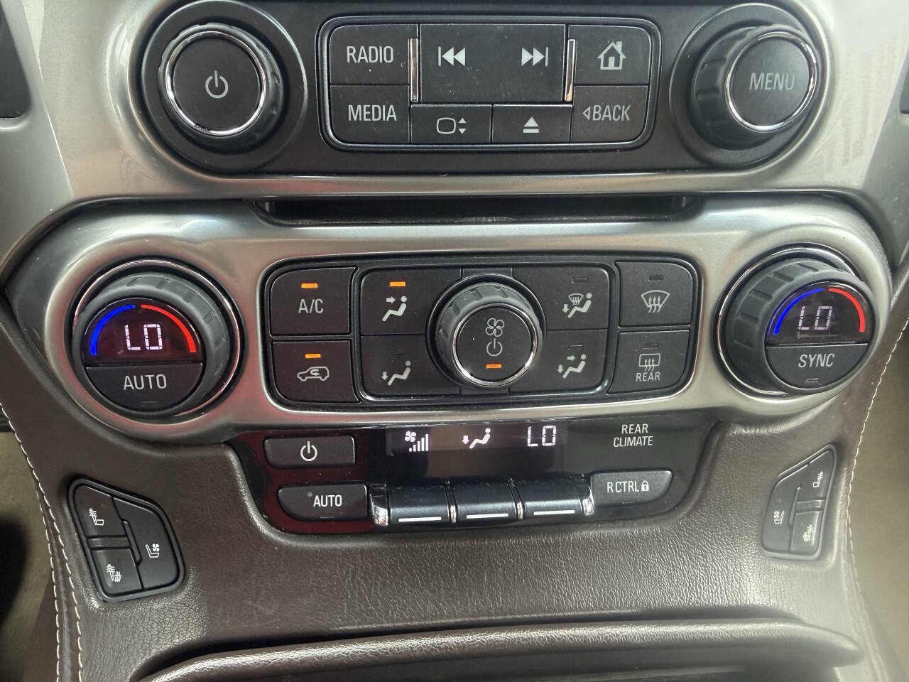 Used 2018 Chevrolet Suburban Premier AWD/4WD image 26