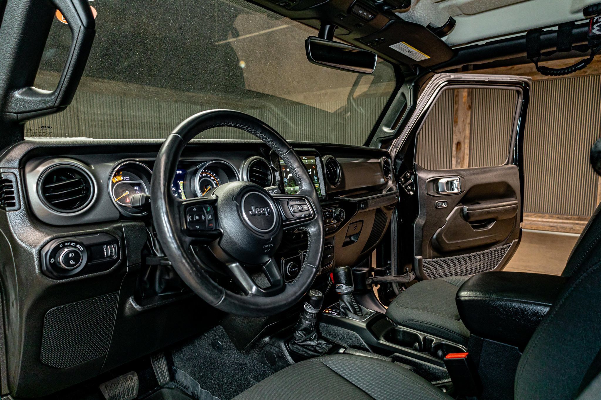 Used 2023 Jeep Gladiator Sport AWD/4WD image 15
