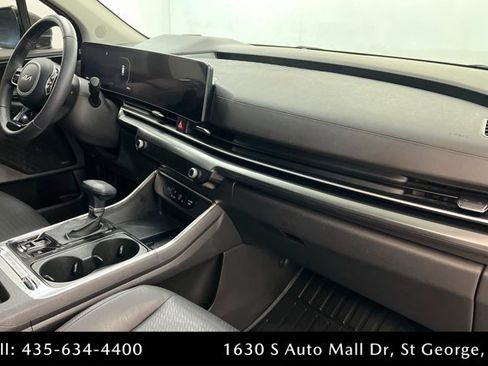 Used 2025 Kia Carnival SX Prestige image 24