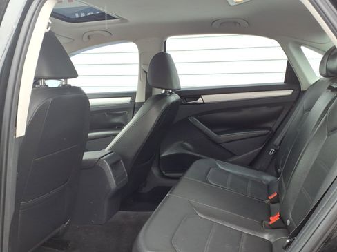 Used 2012 Volkswagen Passat 2.5 SE FWD image 11