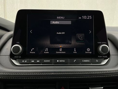 Used 2025 Nissan Rogue SV image 29