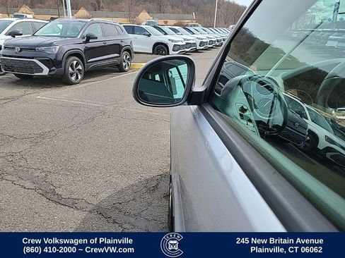 Used 2017 Volkswagen Tiguan S image 27