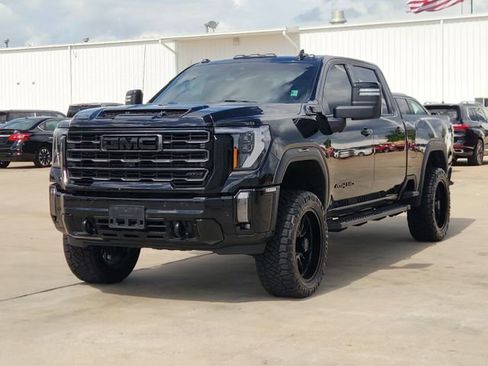 Used 2024 GMC Sierra 2500 AT4 AWD/4WD image 3