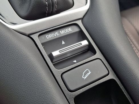 Used 2025 Honda HR-V EX-L image 23