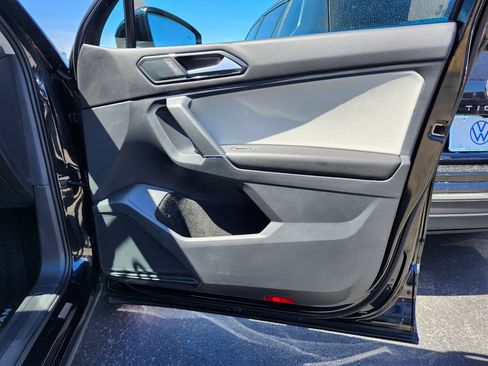 Used 2018 Volkswagen Tiguan SE w/ Panoramic Sunroof Package AWD/4WD image 13