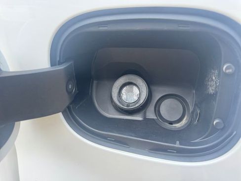 Used 2023 Chevrolet Silverado 1500 LT AWD/4WD image 19