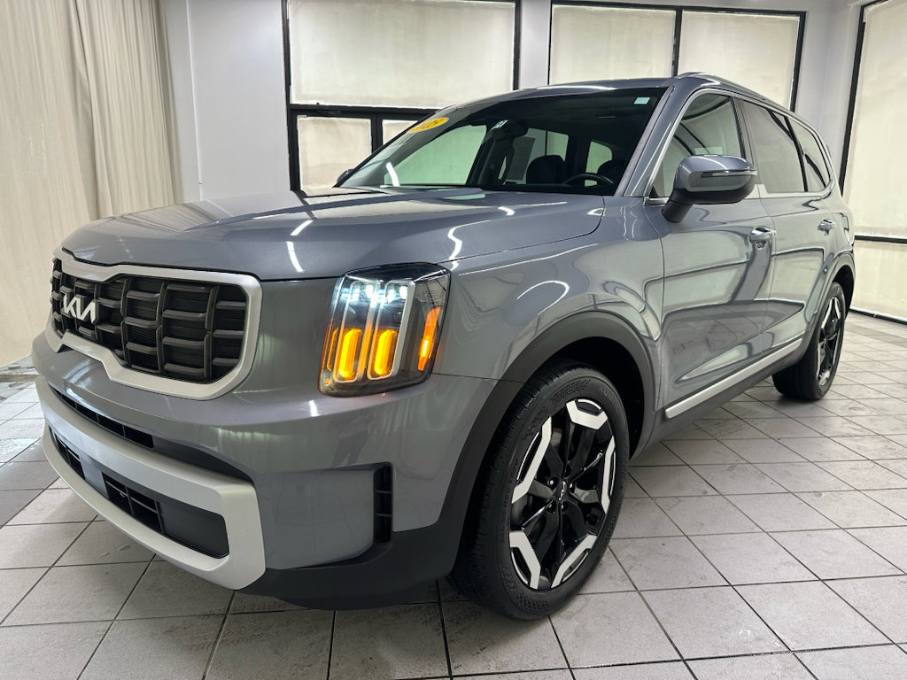 Used 2025 Kia Telluride S FWD image 13