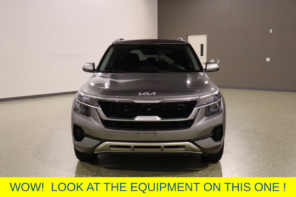 Used 2023 Kia Seltos S w/ Navigation Package FWD image 2