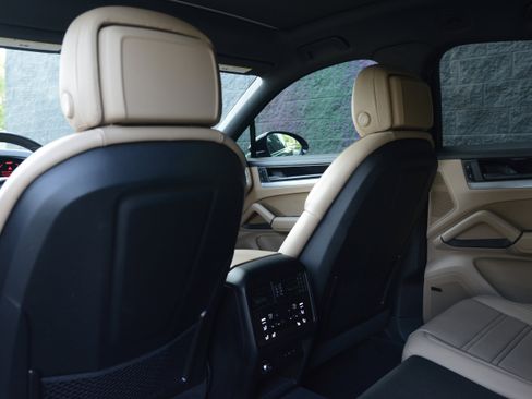 Certified 2025 Porsche Cayenne Coupe image 34