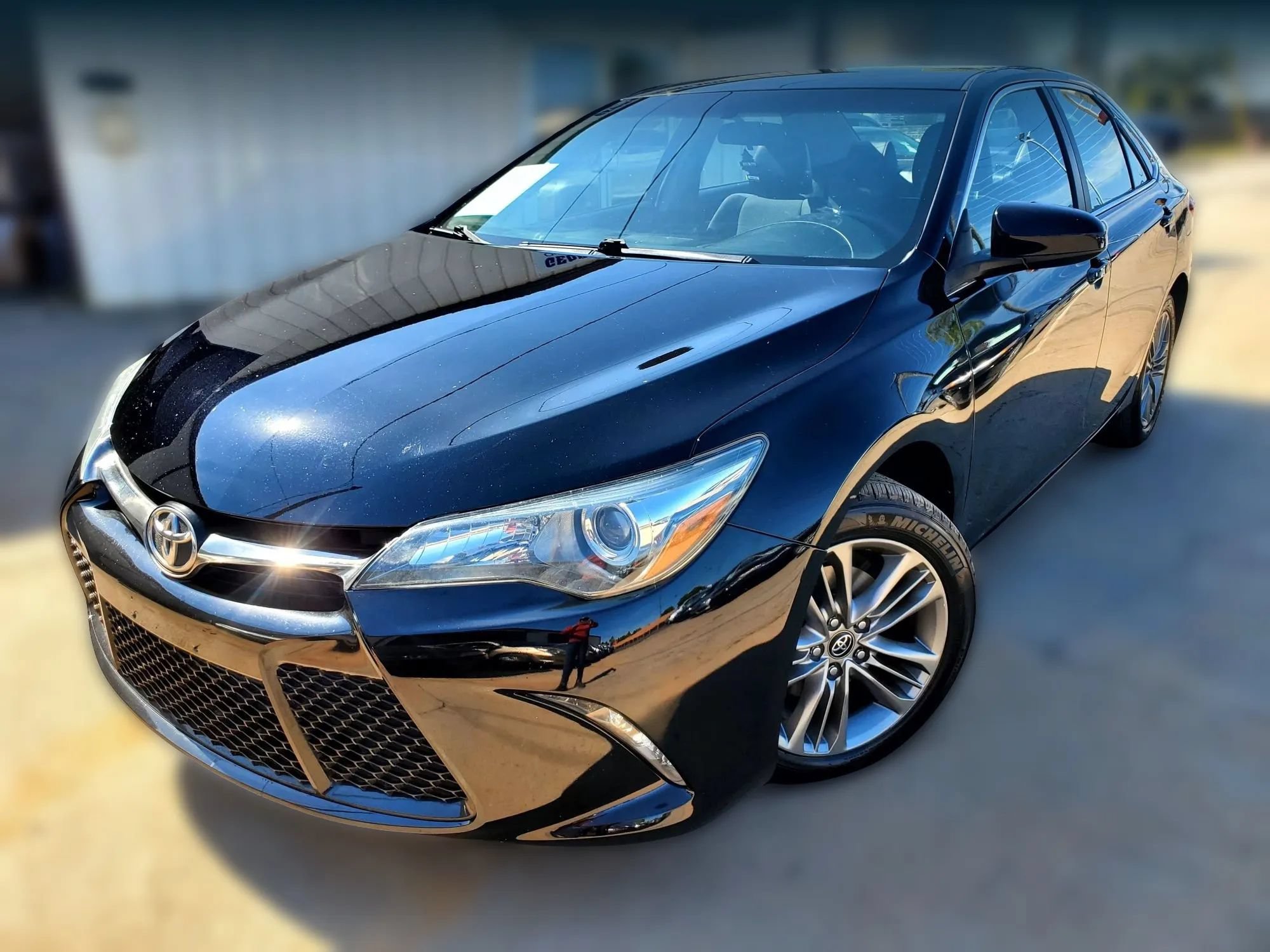 Used 2016 Toyota Camry SE FWD image 2