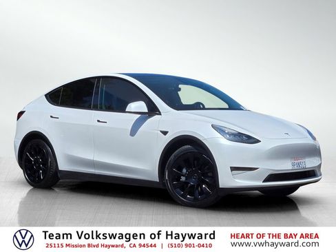 Used 2021 Tesla Model Y Long Range image 1