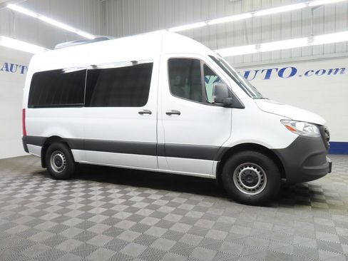 Used 2024 Mercedes-Benz Sprinter 2500 image 3