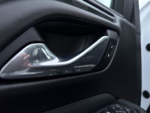 Used 2021 GMC Yukon Denali w/ Advanced Technology Package image 15