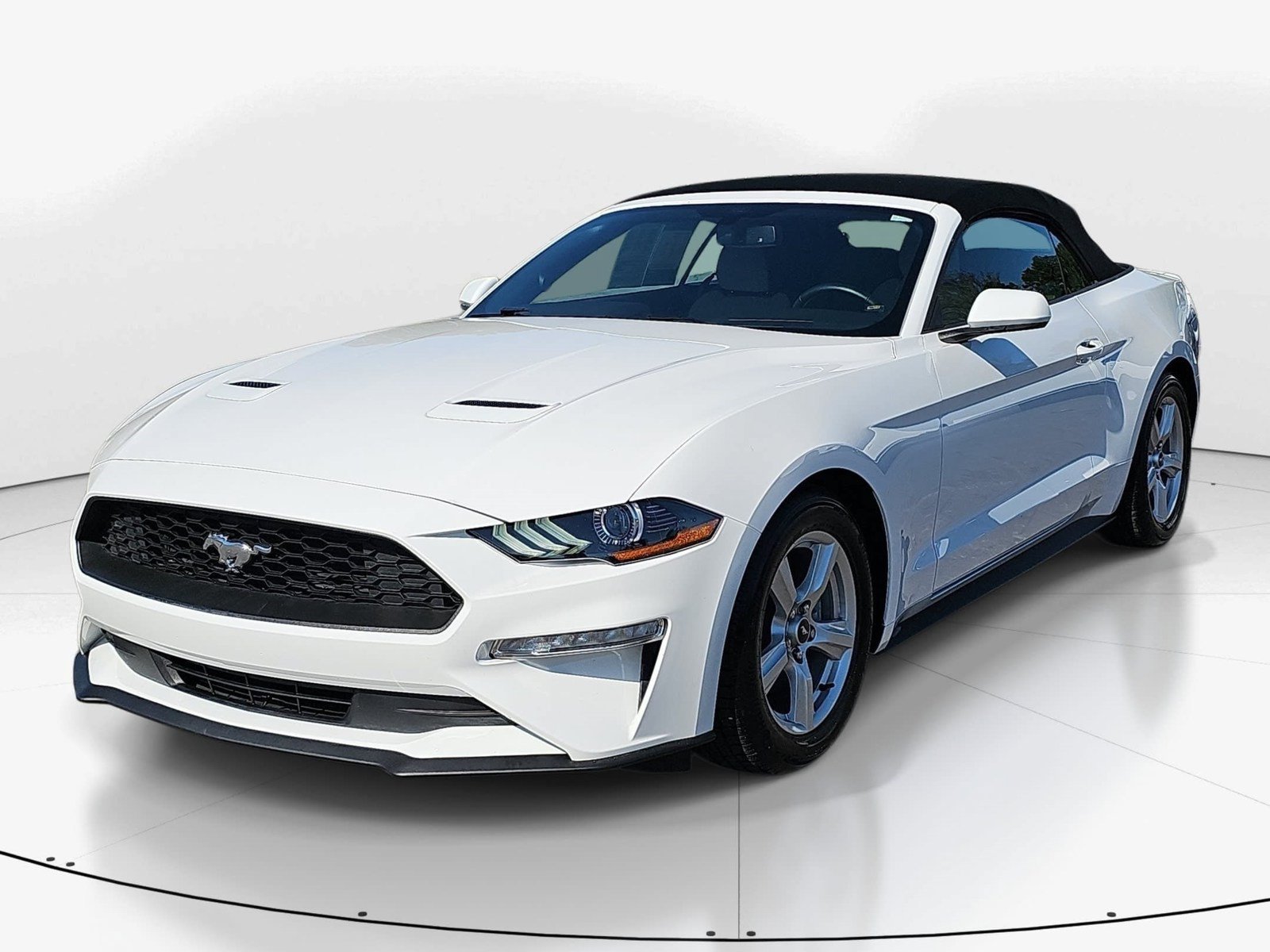 Used 2019 Ford Mustang Convertible RWD image 8