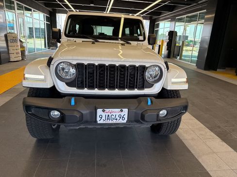 Used 2024 Jeep Wrangler Unlimited AWD/4WD image 4