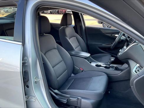 Used 2022 Chevrolet Malibu LT image 9