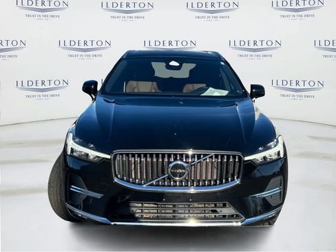 Used 2023 Volvo XC60 B5 Plus w/ Climate Package image 3