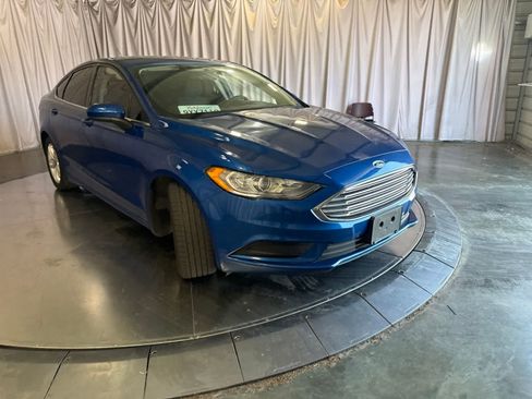 Used 2018 Ford Fusion SE w/ Fusion SE Technology Package FWD image 3