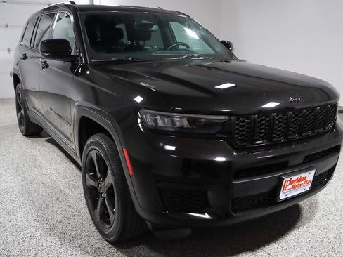 Used 2022 Jeep Grand Cherokee L Laredo image 5