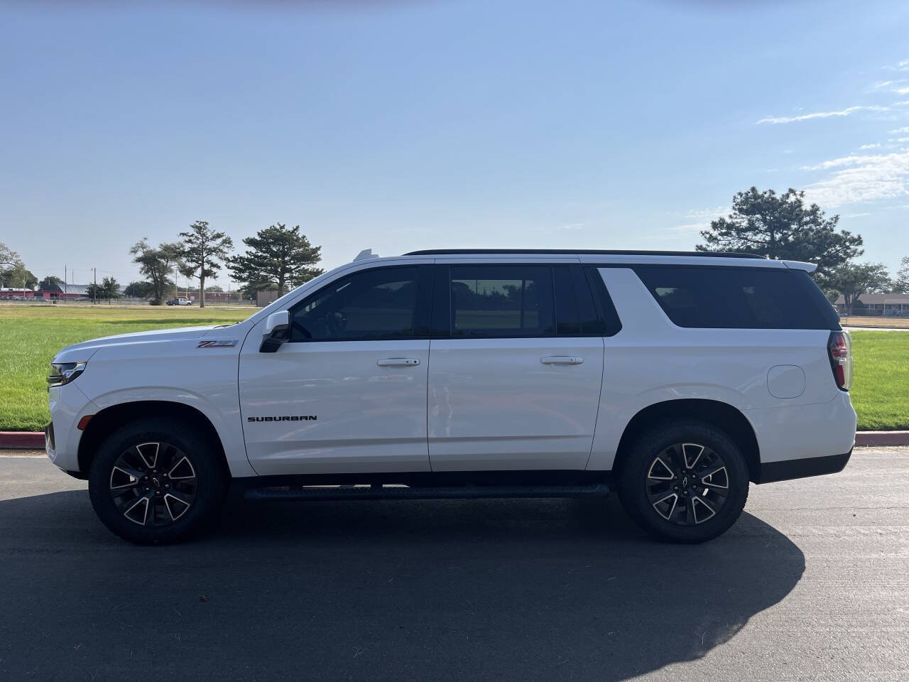 Used 2021 Chevrolet Suburban Z71 w/ Luxury Package AWD/4WD image 5