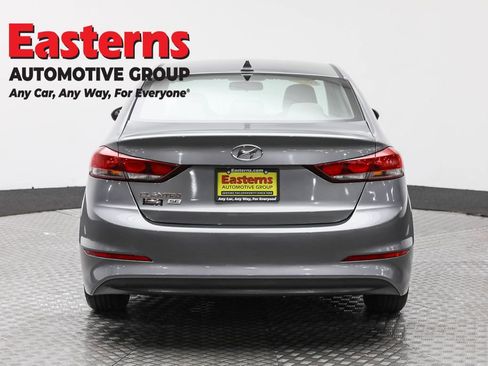 Used 2017 Hyundai Elantra SE w/ Cargo Package image 6