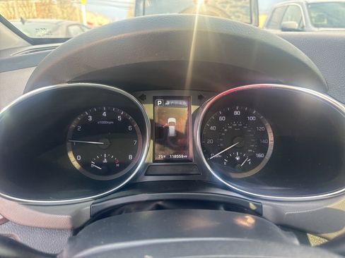 Used 2017 Hyundai Santa Fe SE image 3